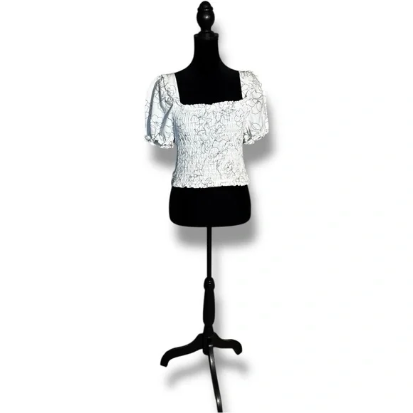 Monteau Los Angles White & Black Floral Line Pattern Puff Sleeves Smocked Blouse - Picture 2 of 16